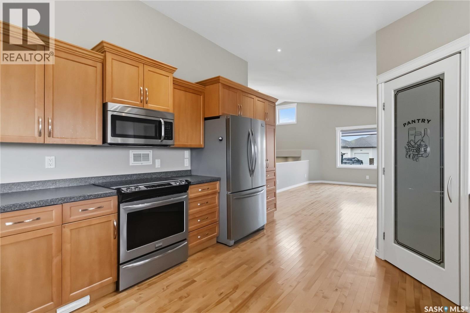 203 Kinloch Crescent, Saskatoon, SK - Indoor Photo Showing Kitchen