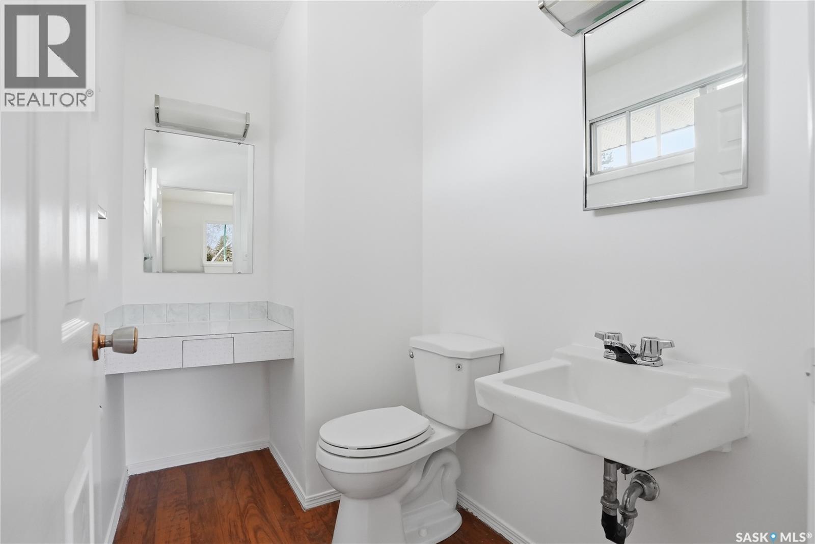 1044 East Centre, Saskatoon, SK - Indoor Photo Showing Bathroom