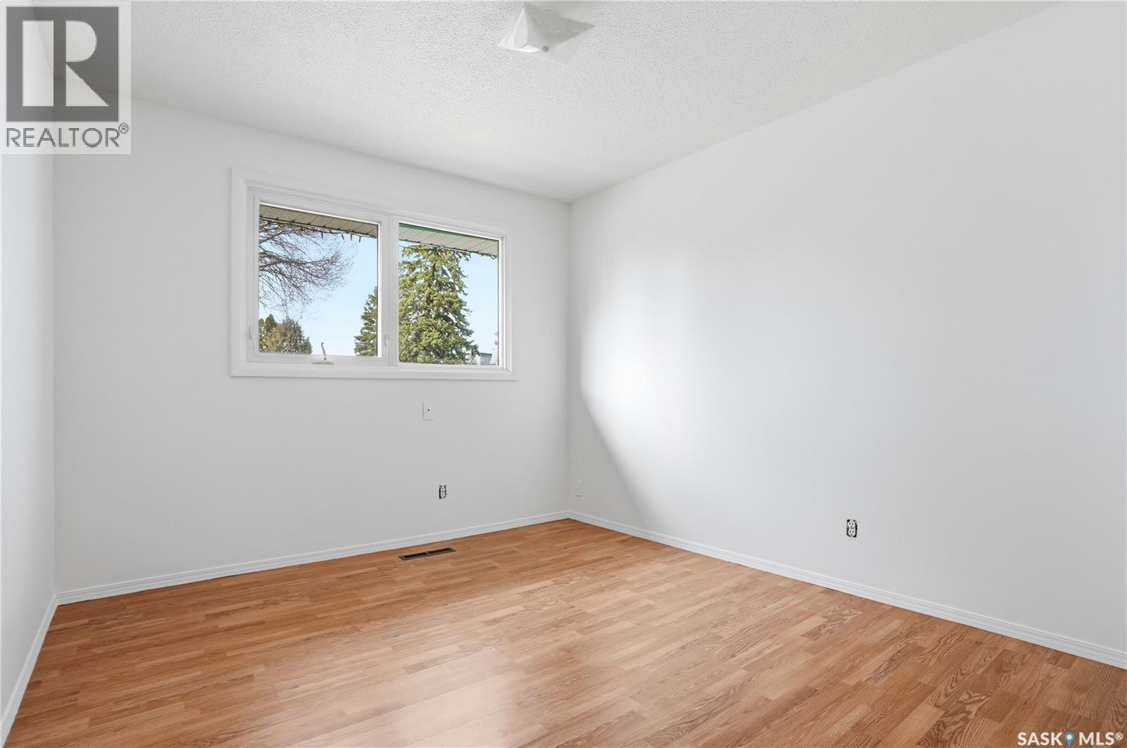1044 East Centre, Saskatoon, SK - Indoor Photo Showing Other Room