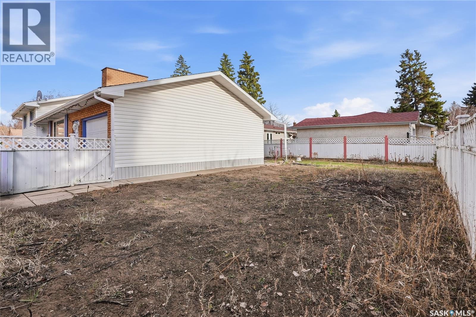 1044 East Centre, Saskatoon, SK - Outdoor