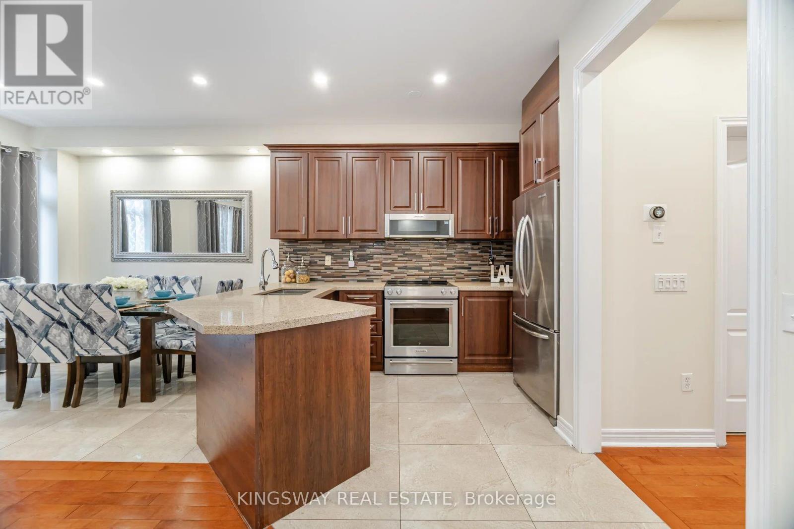 803 Khan Crescent, Mississauga, ON - Indoor Photo Showing Kitchen