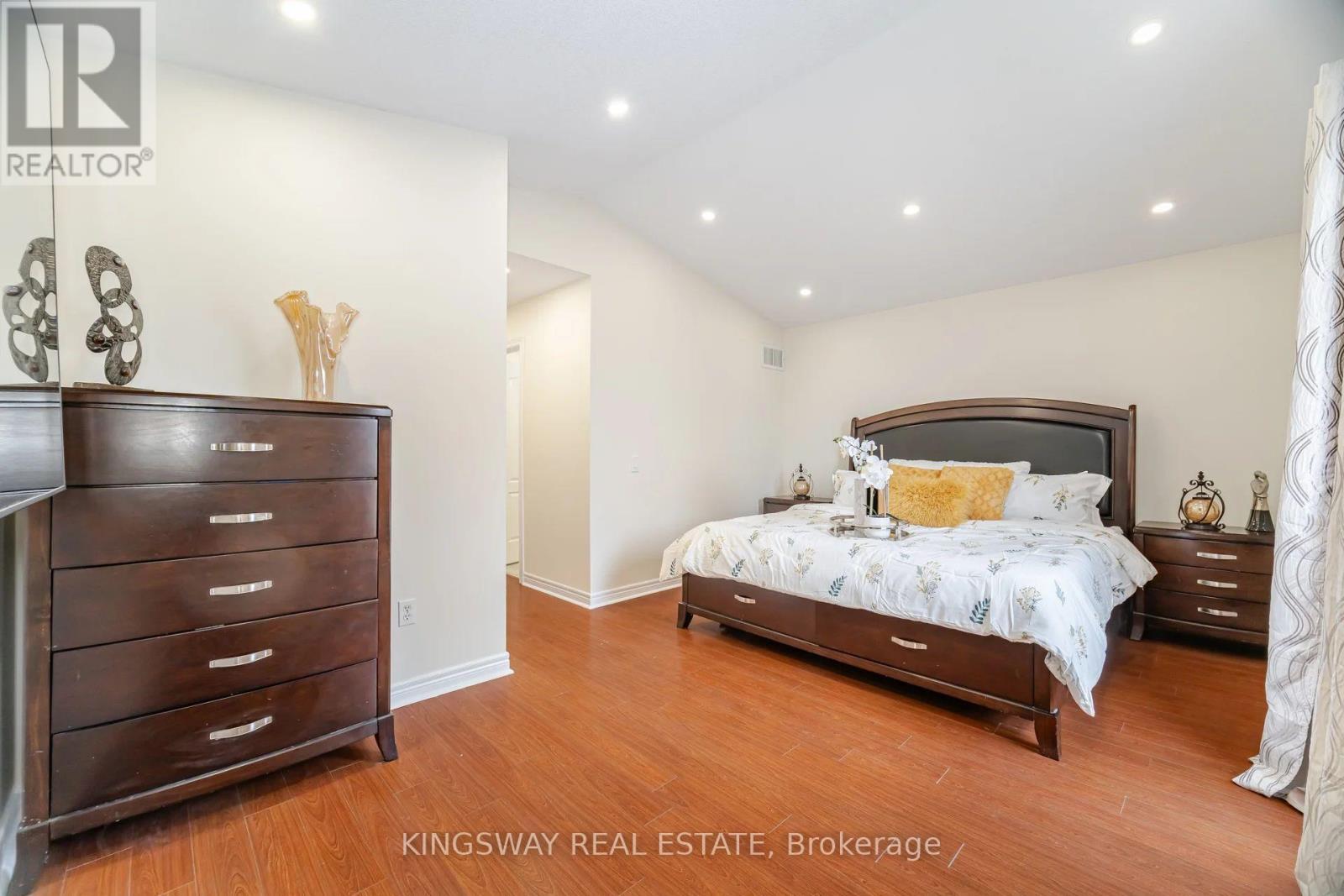 803 Khan Crescent, Mississauga, ON - Indoor Photo Showing Bedroom