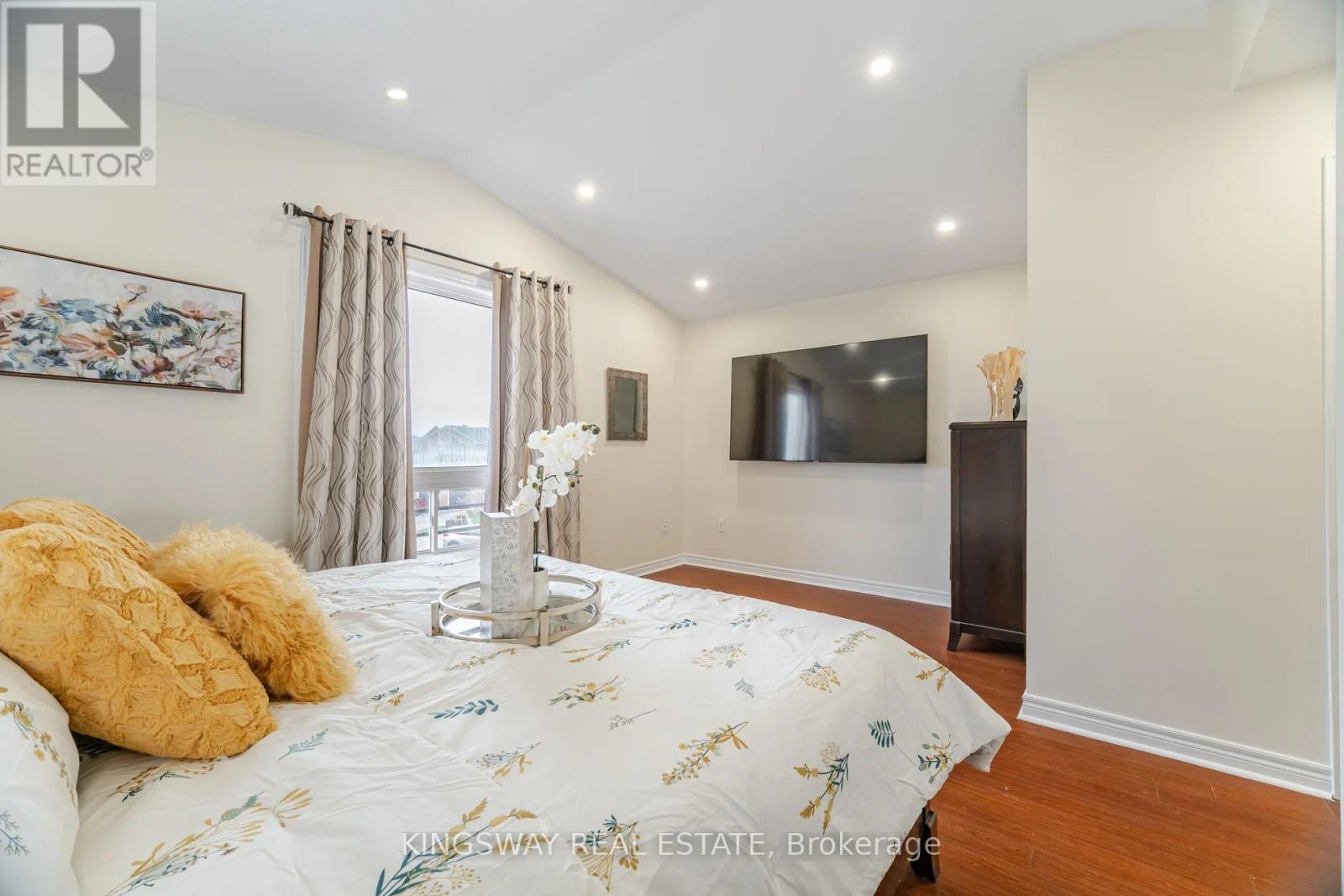 803 Khan Crescent, Mississauga, ON - Indoor Photo Showing Bedroom