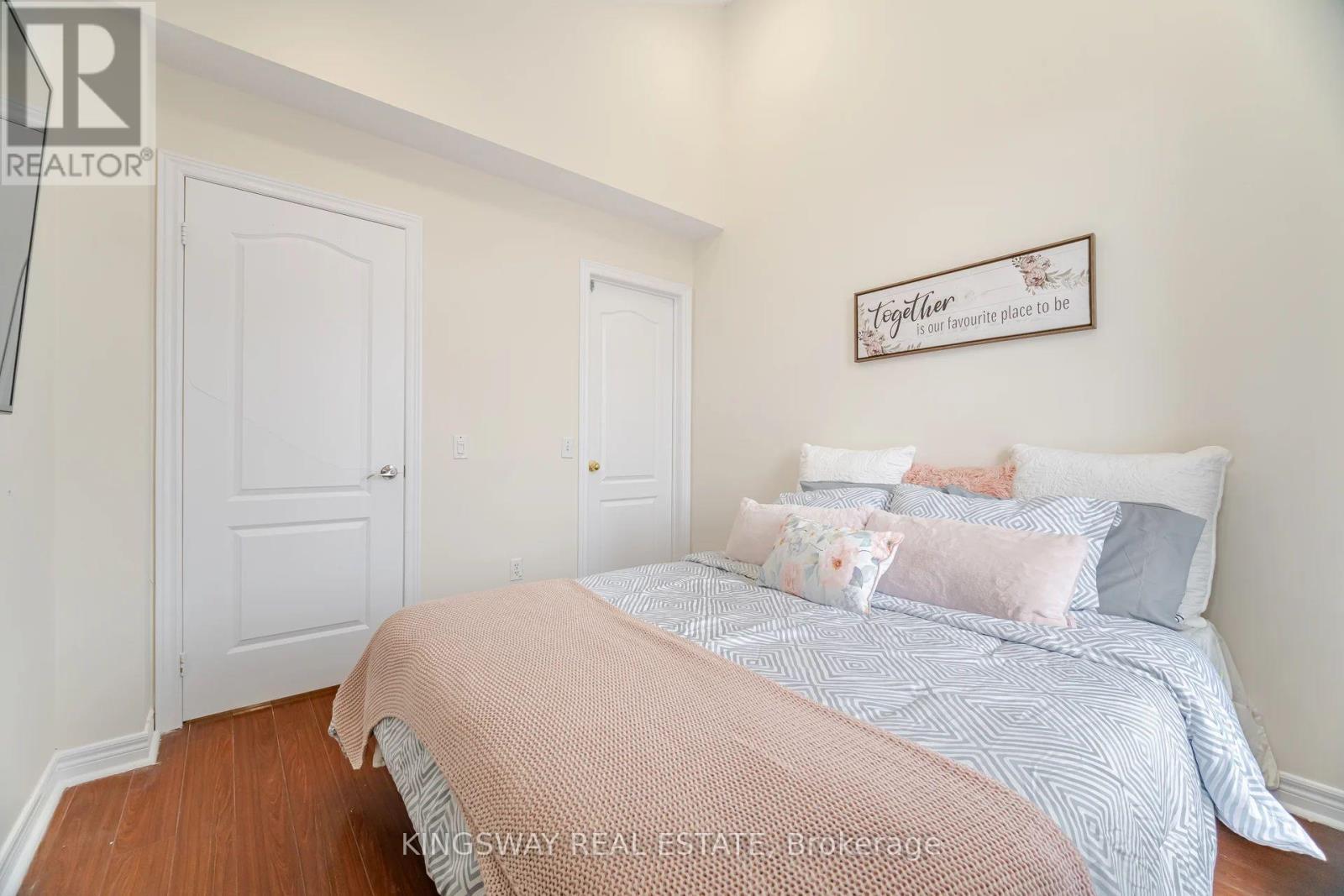 803 Khan Crescent, Mississauga, ON - Indoor Photo Showing Bedroom