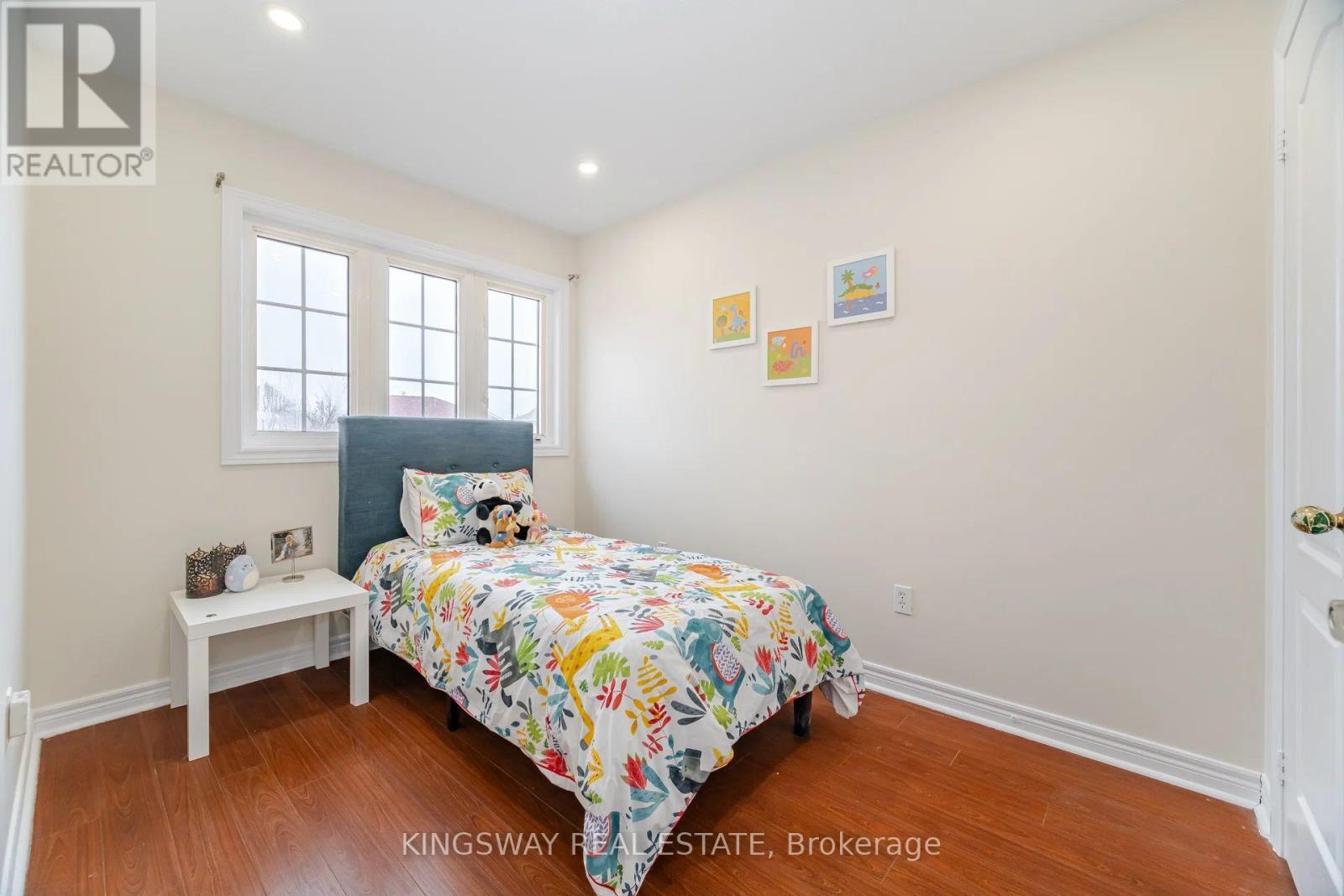 803 Khan Crescent, Mississauga, ON - Indoor Photo Showing Bedroom