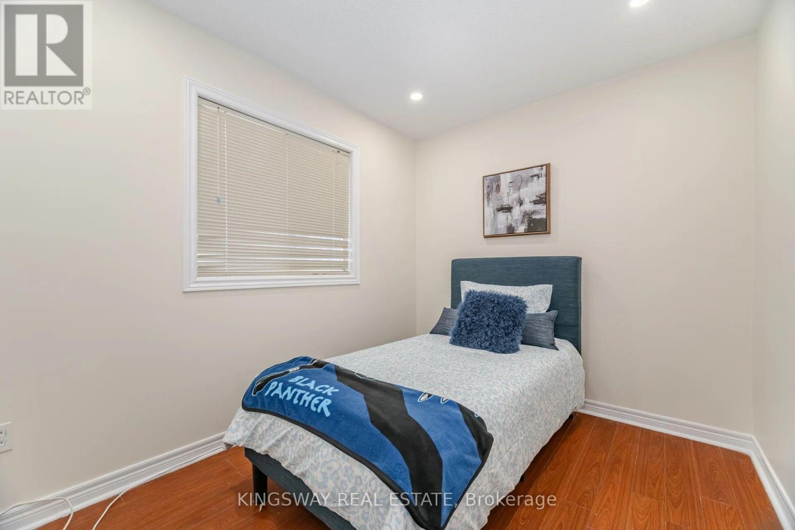 803 Khan Crescent, Mississauga, ON - Indoor Photo Showing Bedroom
