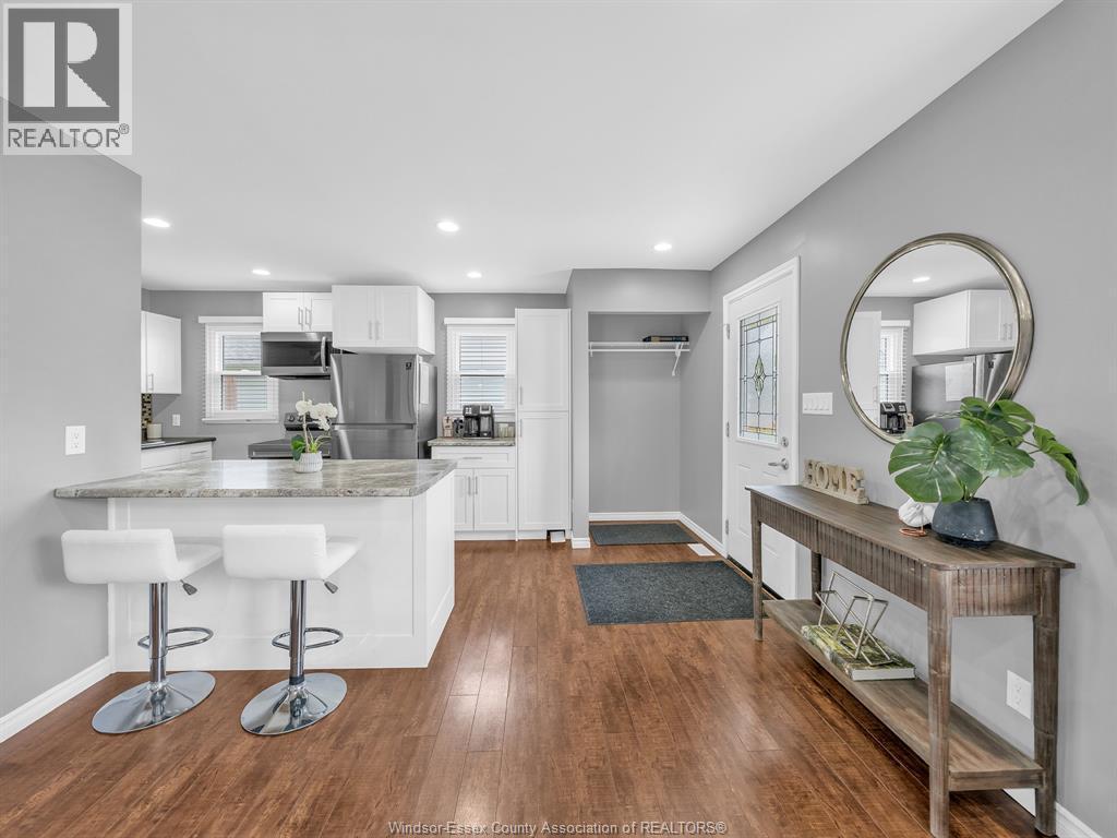 1633 Olive, Windsor, ON - Indoor Photo Showing Kitchen With Upgraded Kitchen
