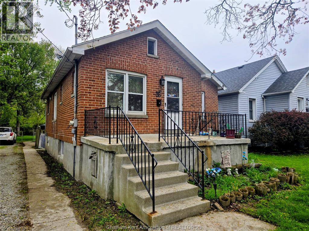 36 Mcnaughton Ave E Avenue, Chatham, ON - Outdoor