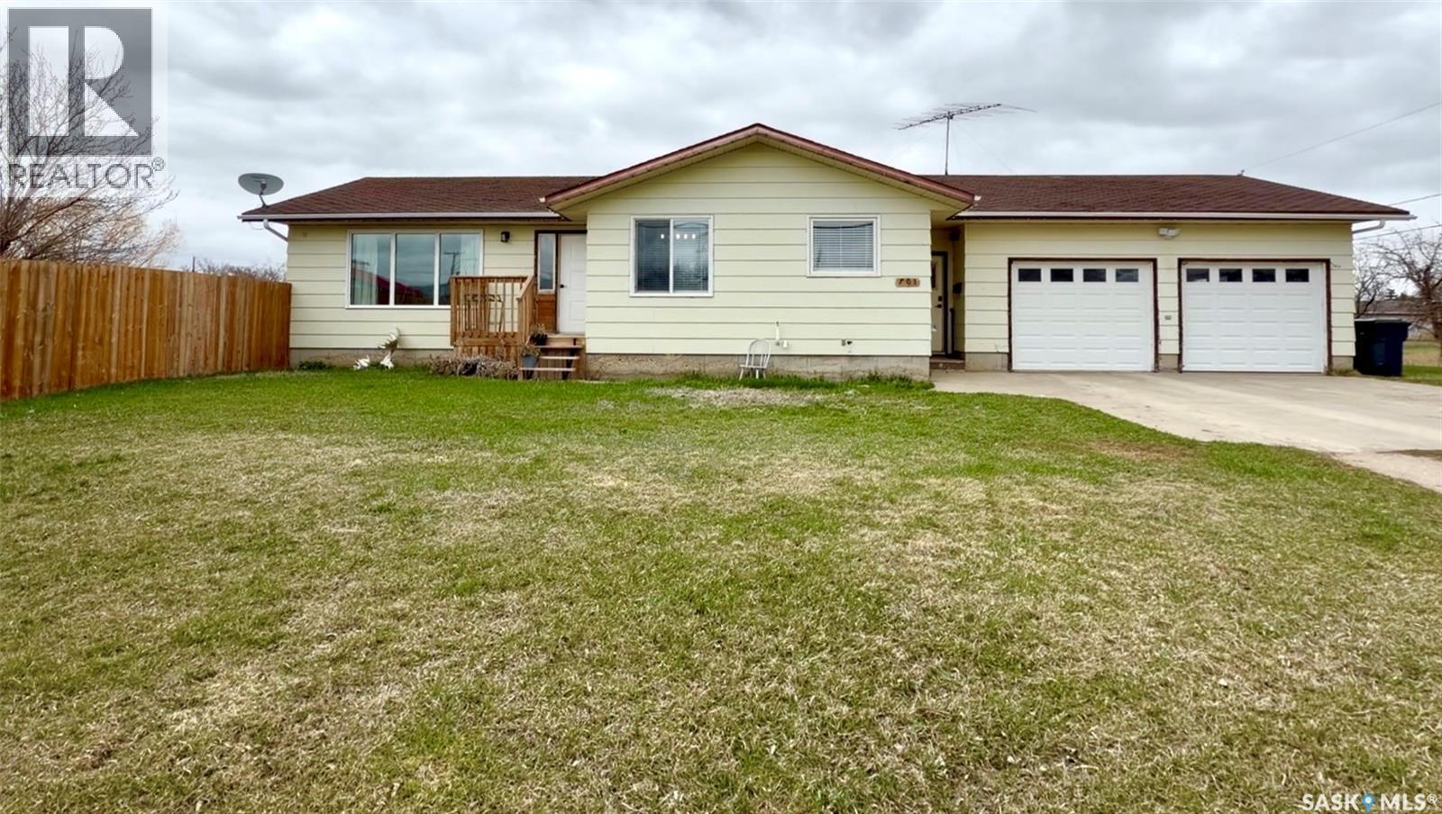 701 1St Street, Hanley, SK - Outdoor