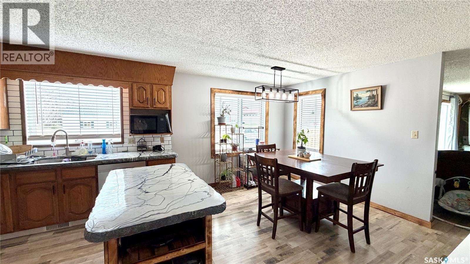 701 1St Street, Hanley, SK - Indoor Photo Showing Dining Room