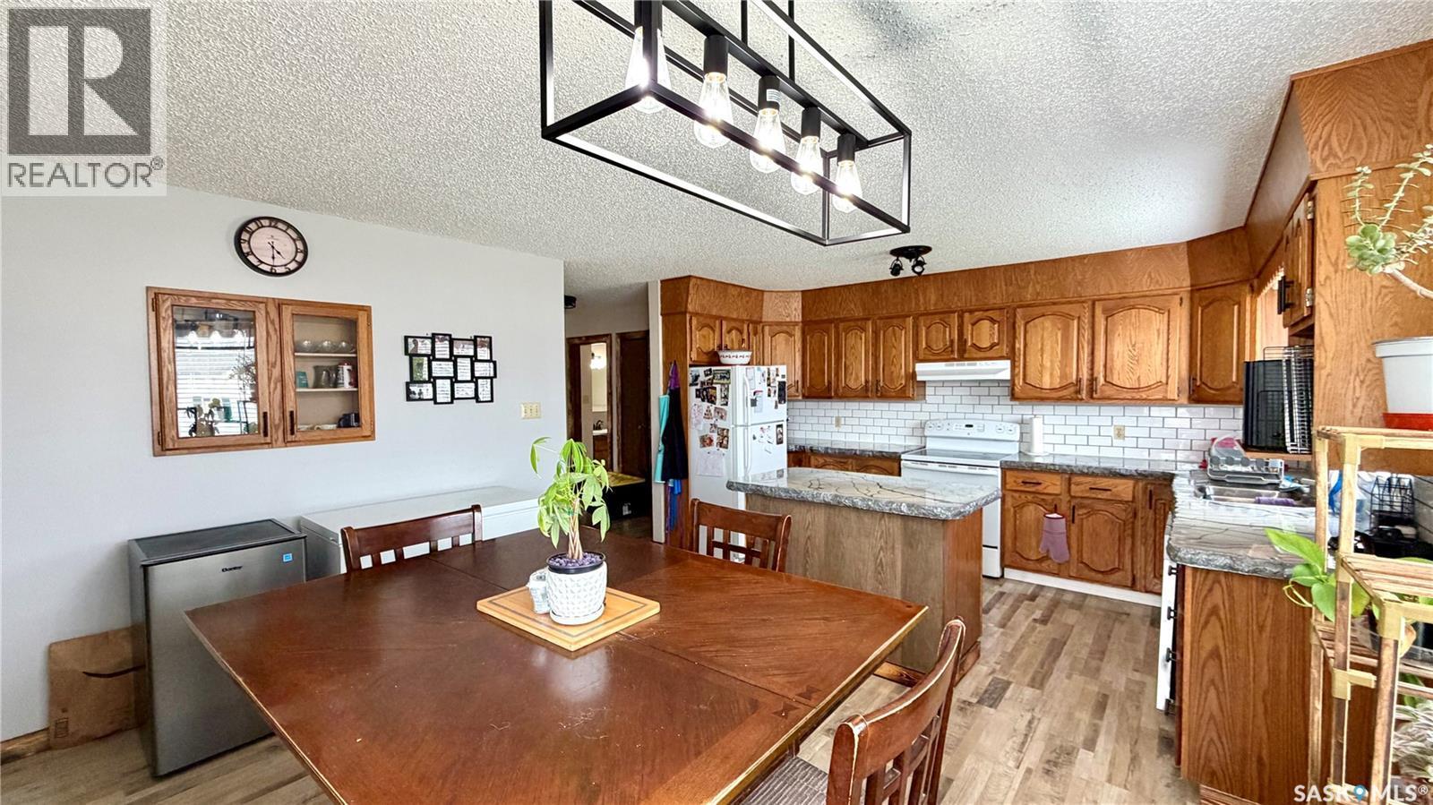 701 1St Street, Hanley, SK - Indoor