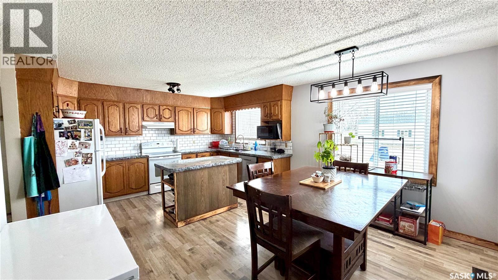 701 1St Street, Hanley, SK - Indoor