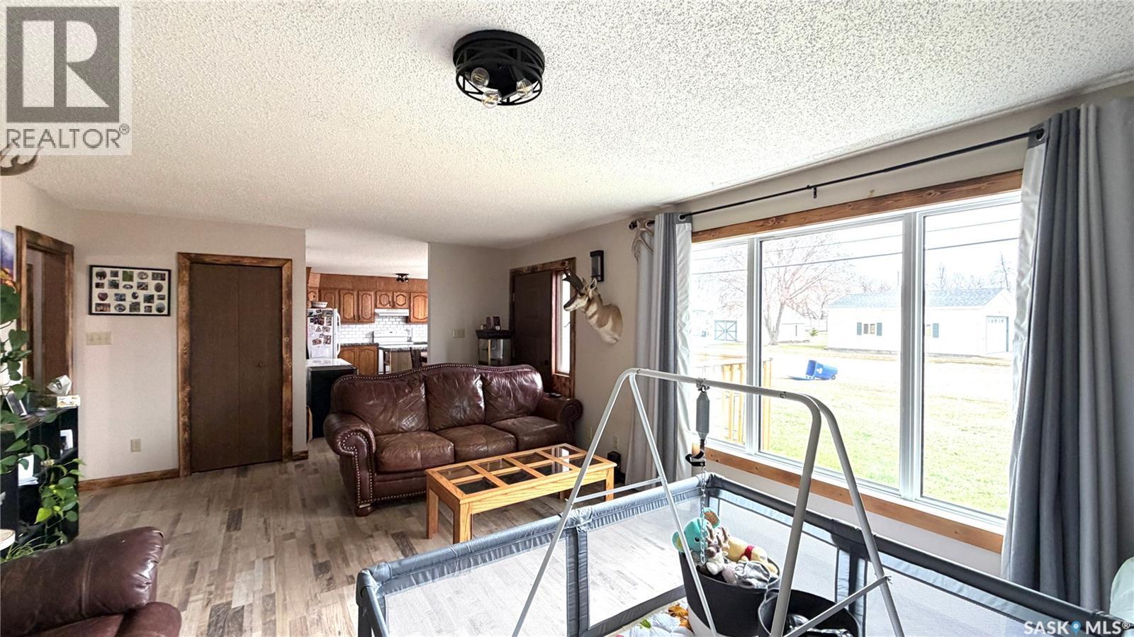 701 1St Street, Hanley, SK - Indoor Photo Showing Living Room