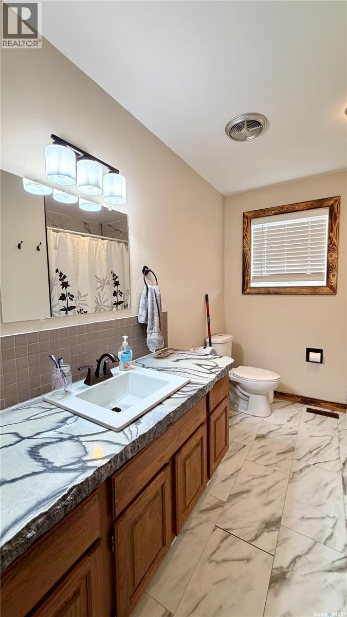 701 1St Street, Hanley, SK - Indoor Photo Showing Bathroom