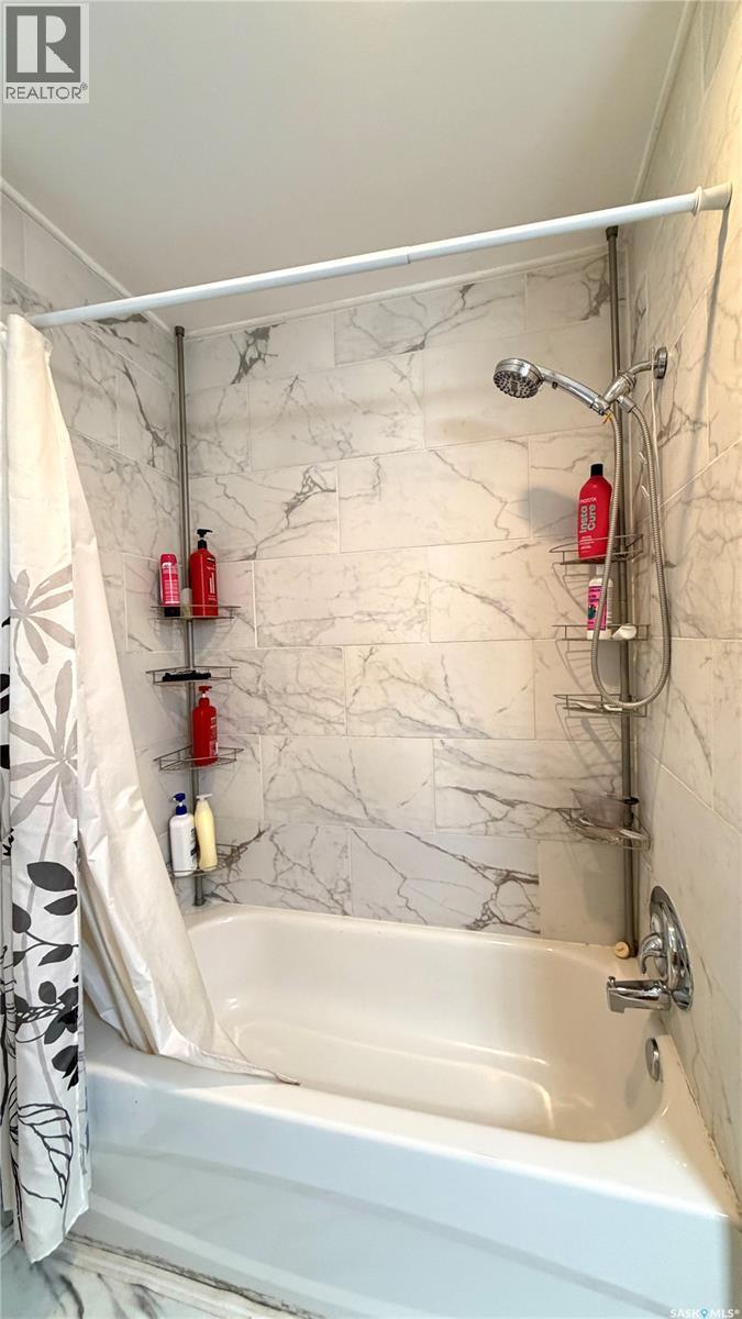 701 1St Street, Hanley, SK - Indoor Photo Showing Bathroom