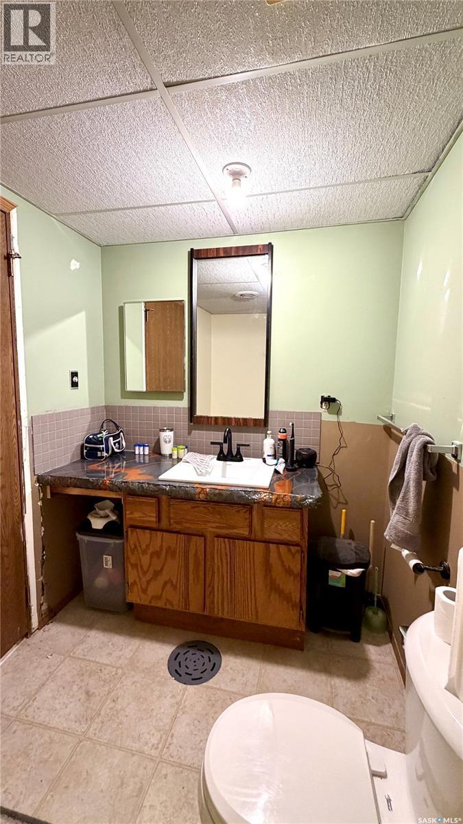 701 1St Street, Hanley, SK - Indoor Photo Showing Bathroom