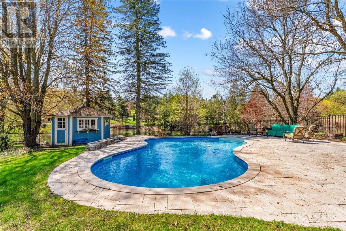 4 Wolf Crescent, Caledon, ON - Outdoor With In Ground Pool With Backyard