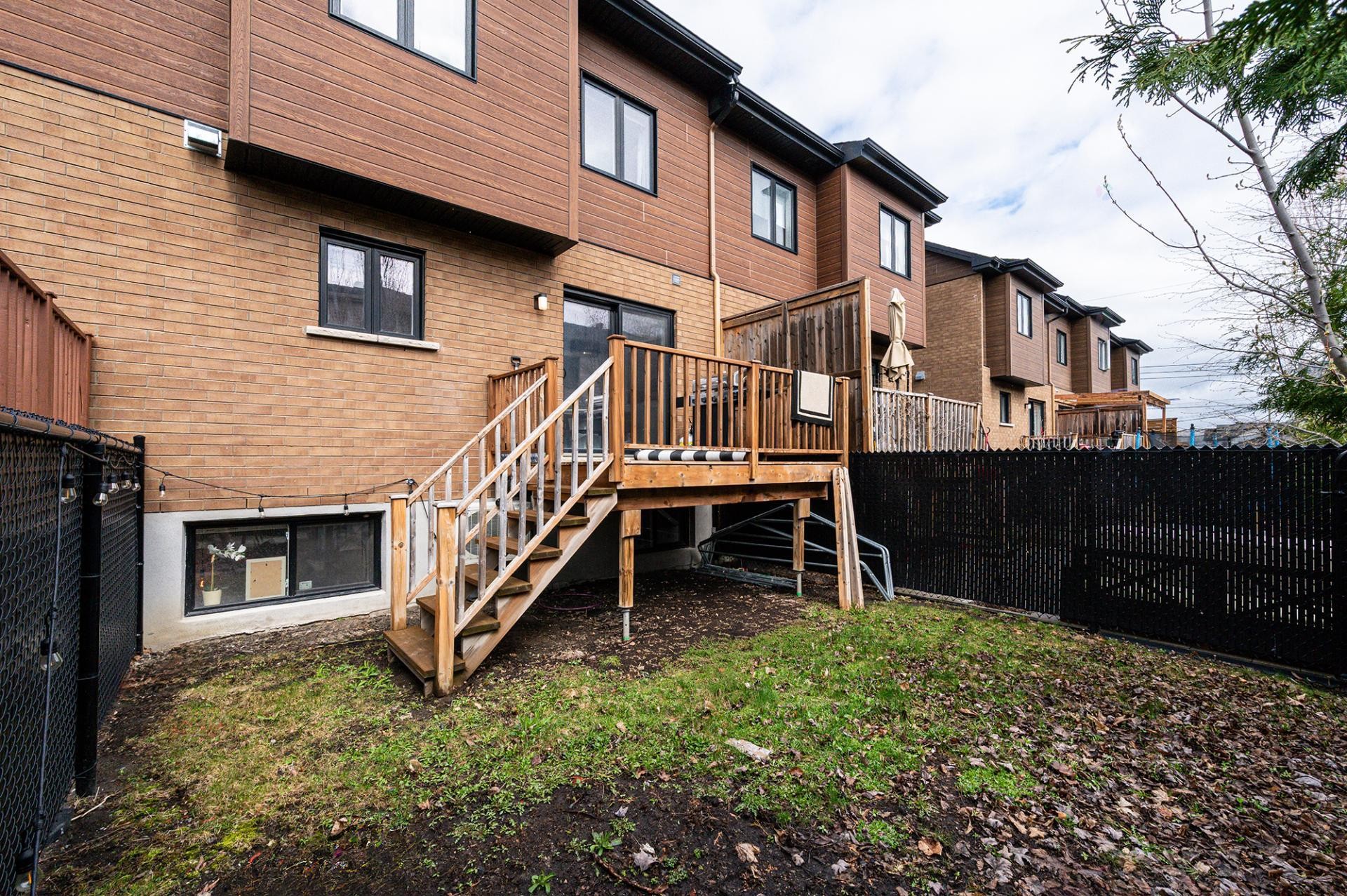 Face arrière - 273 Rue Du Grenadier, Saint-Constant, QC - Outdoor With Exterior