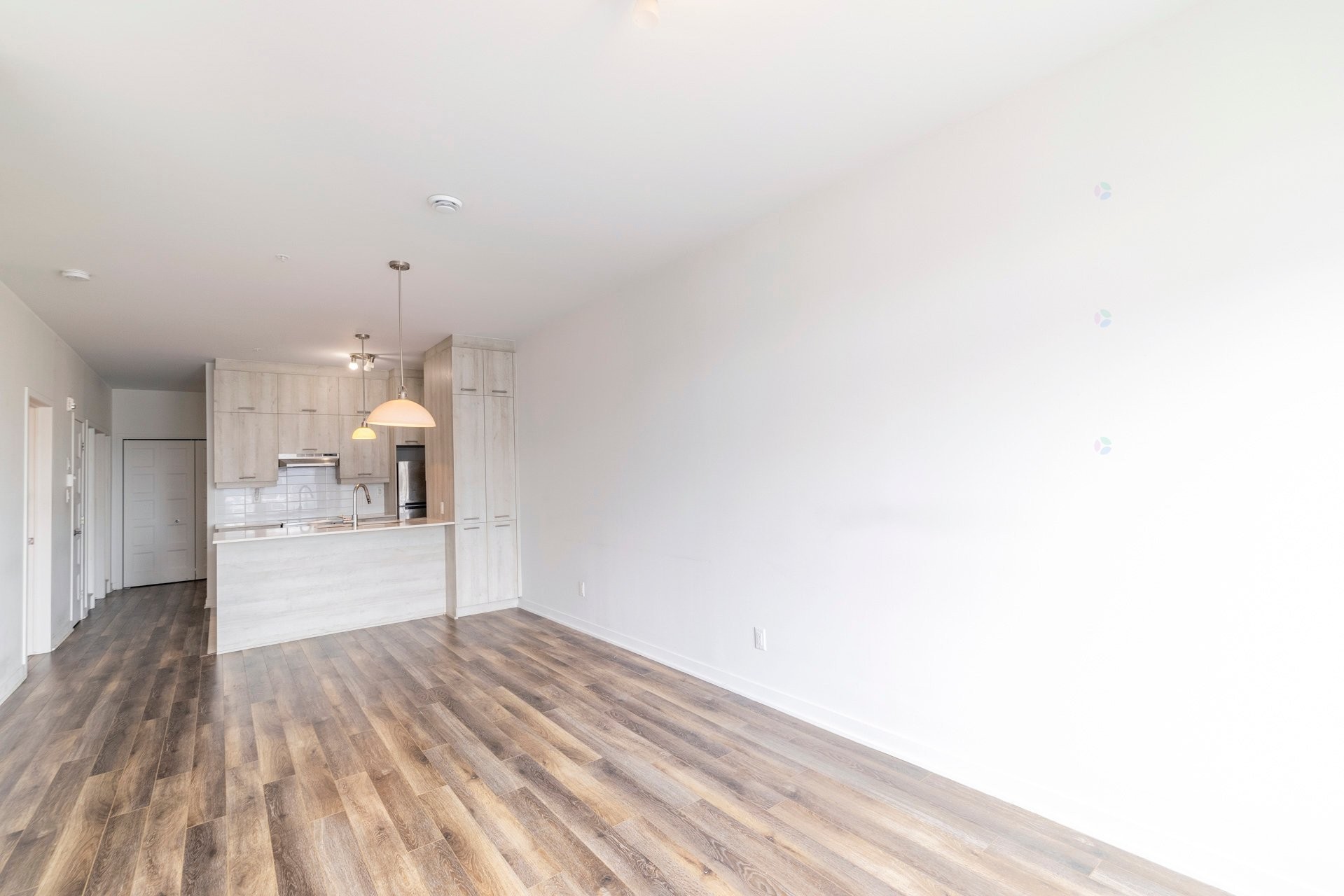 Salon - 806-740 Av. Victoria, Saint-Lambert, QC - Indoor Photo Showing Other Room