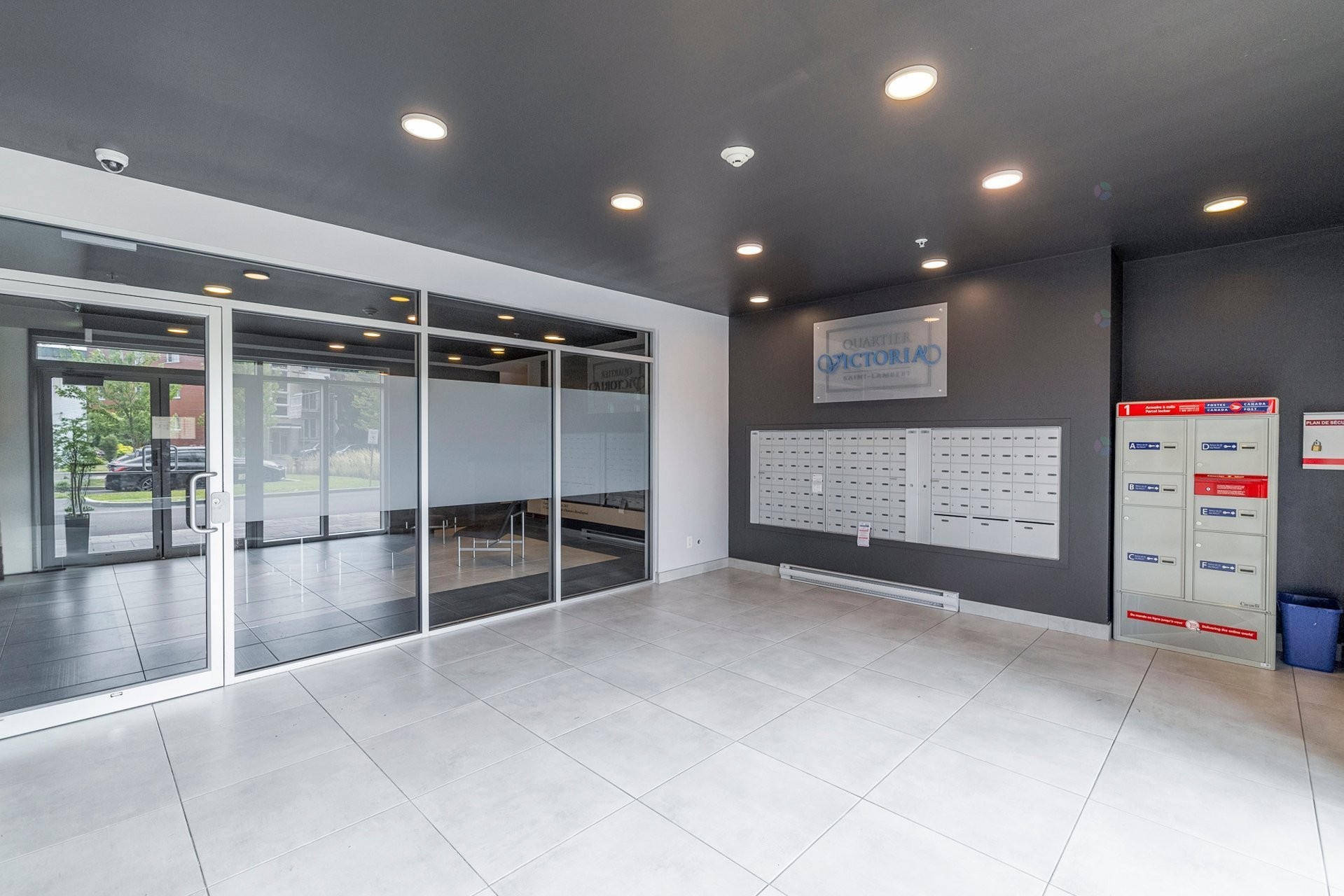 Entrée extérieure - 806-740 Av. Victoria, Saint-Lambert, QC - Indoor