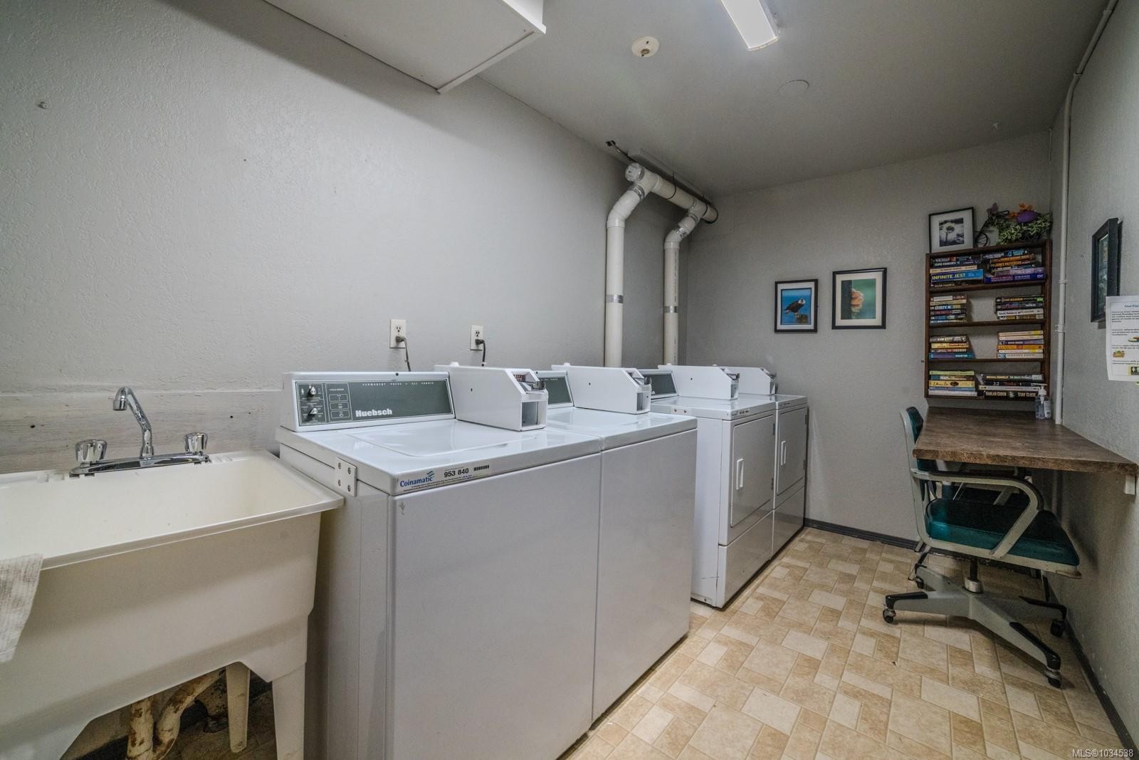 103-3040 Pine St, Chemainus, BC - Indoor Photo Showing Laundry Room