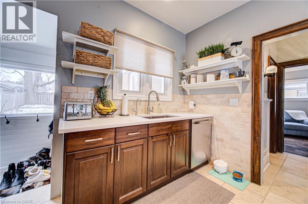 53 Lincoln Avenue, Cambridge, ON - Indoor