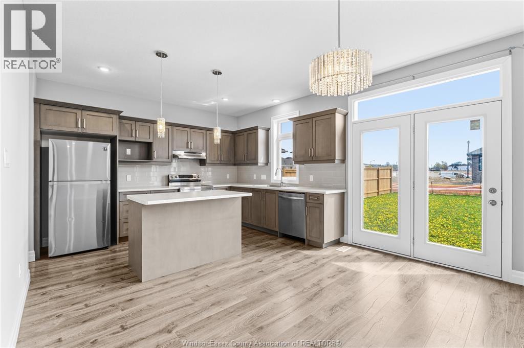 39 Muirfield Drive, St. Thomas, ON - Indoor Photo Showing Kitchen