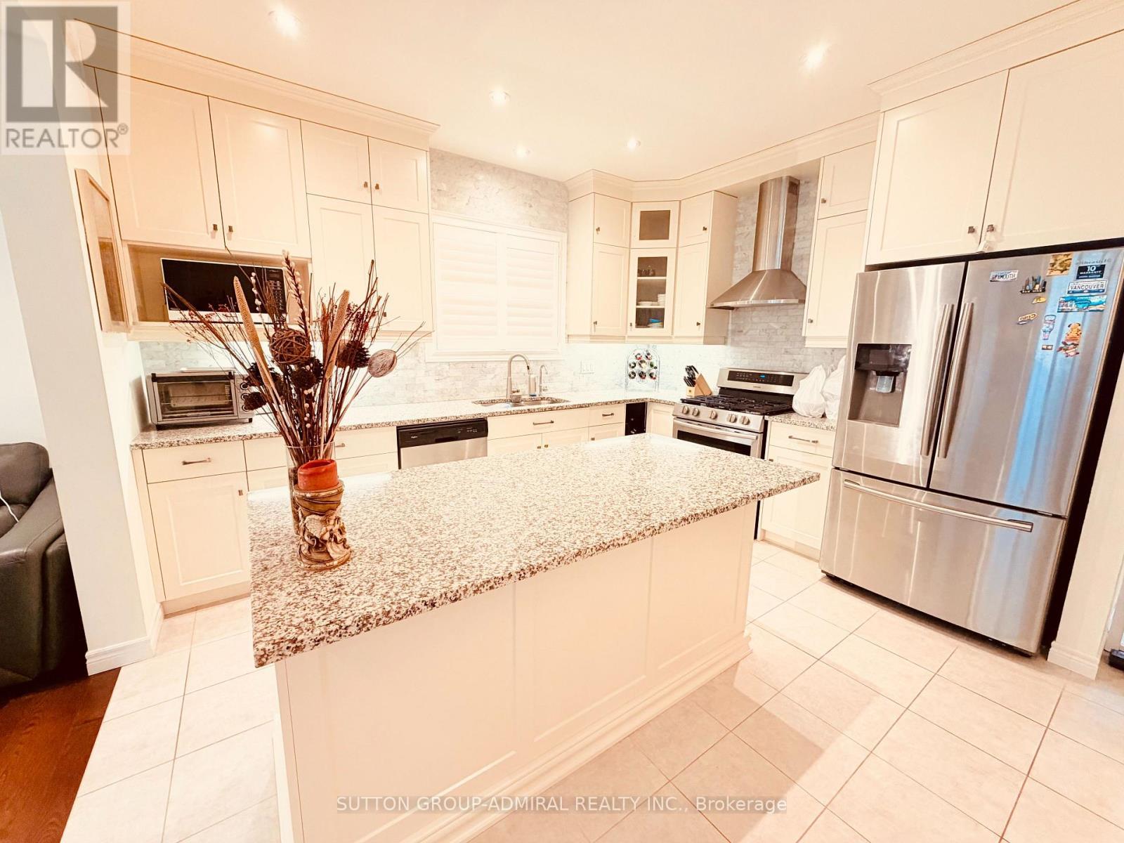 14 Crossbridge Avenue, Kitchener, ON - Indoor Photo Showing Kitchen