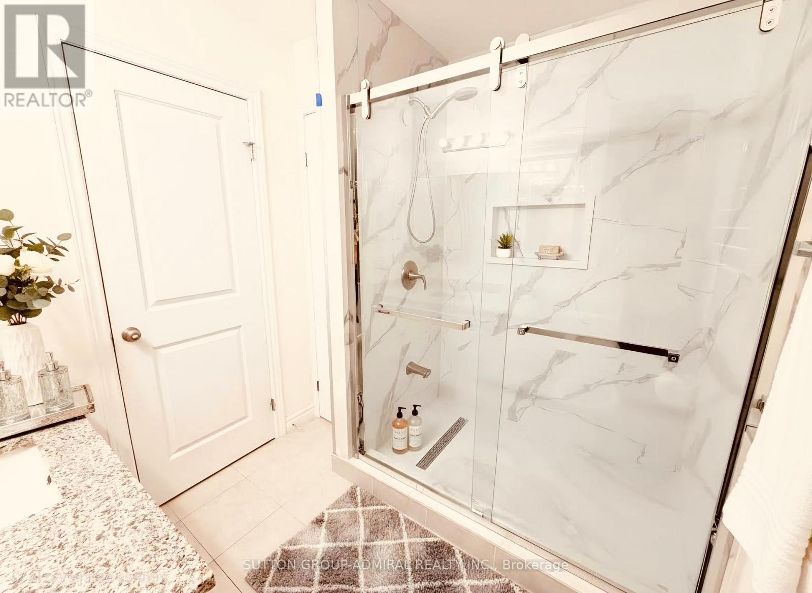 14 Crossbridge Avenue, Kitchener, ON - Indoor Photo Showing Bathroom