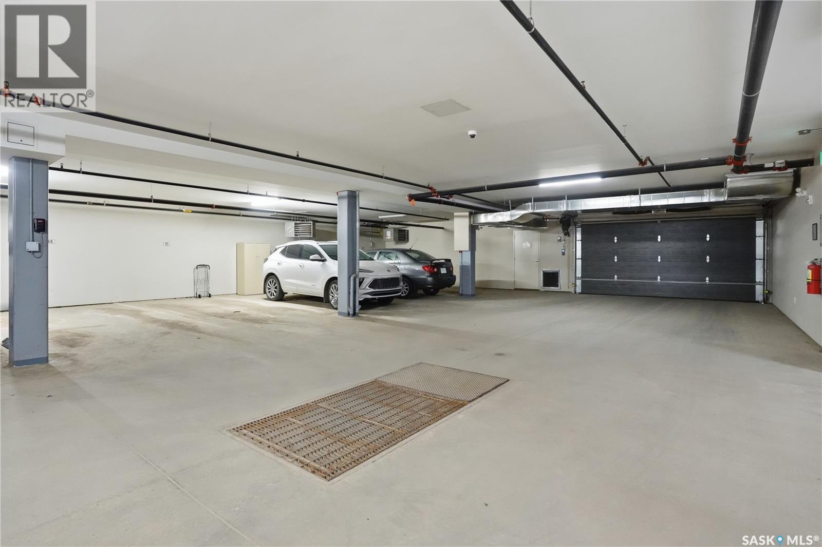 104 4891 Trinity Lane, Regina, SK - Indoor Photo Showing Garage