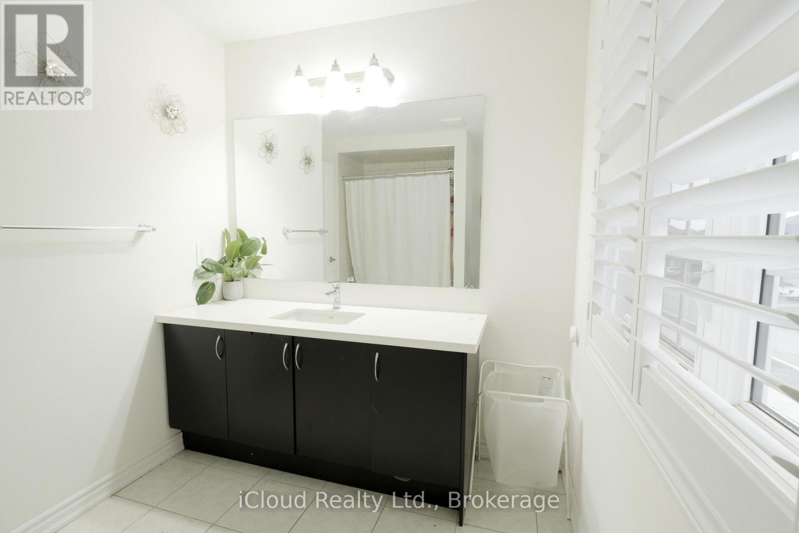 8 Whitton Drive, Brant, ON - Indoor Photo Showing Bathroom