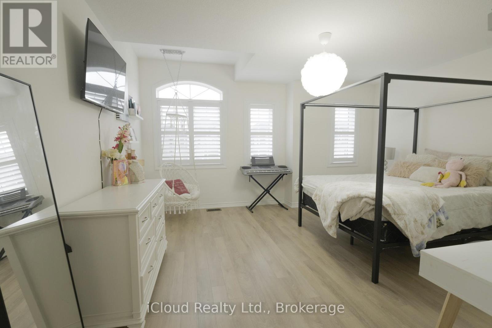 8 Whitton Drive, Brant, ON - Indoor Photo Showing Bedroom