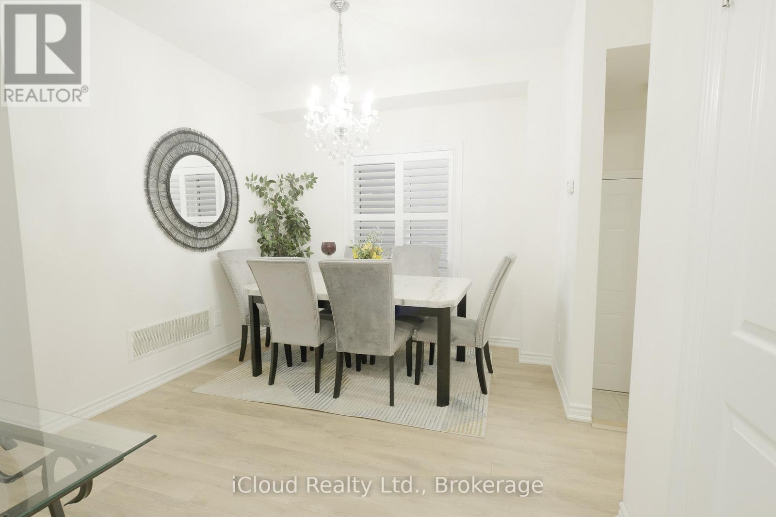 8 Whitton Drive, Brant, ON - Indoor Photo Showing Dining Room