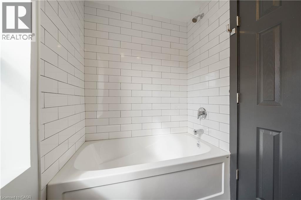 32 Britannia Avenue, Hamilton, ON - Indoor Photo Showing Bathroom