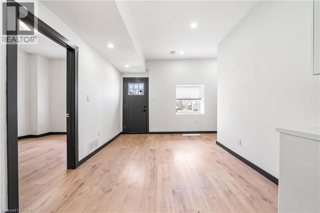 32 Britannia Avenue, Hamilton, ON - Indoor Photo Showing Other Room