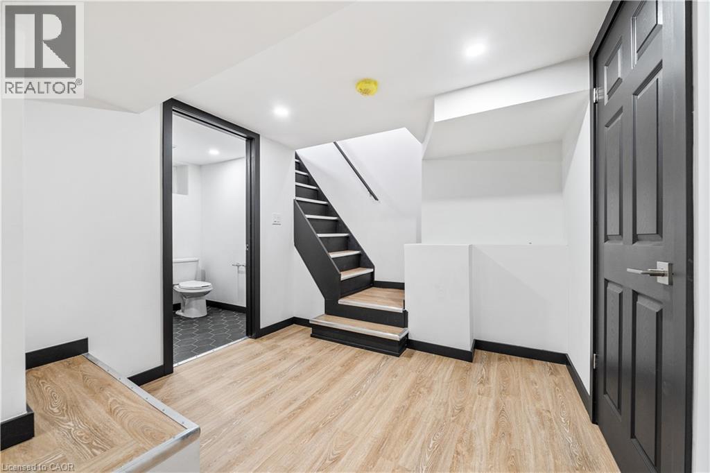 32 Britannia Avenue, Hamilton, ON - Indoor Photo Showing Other Room