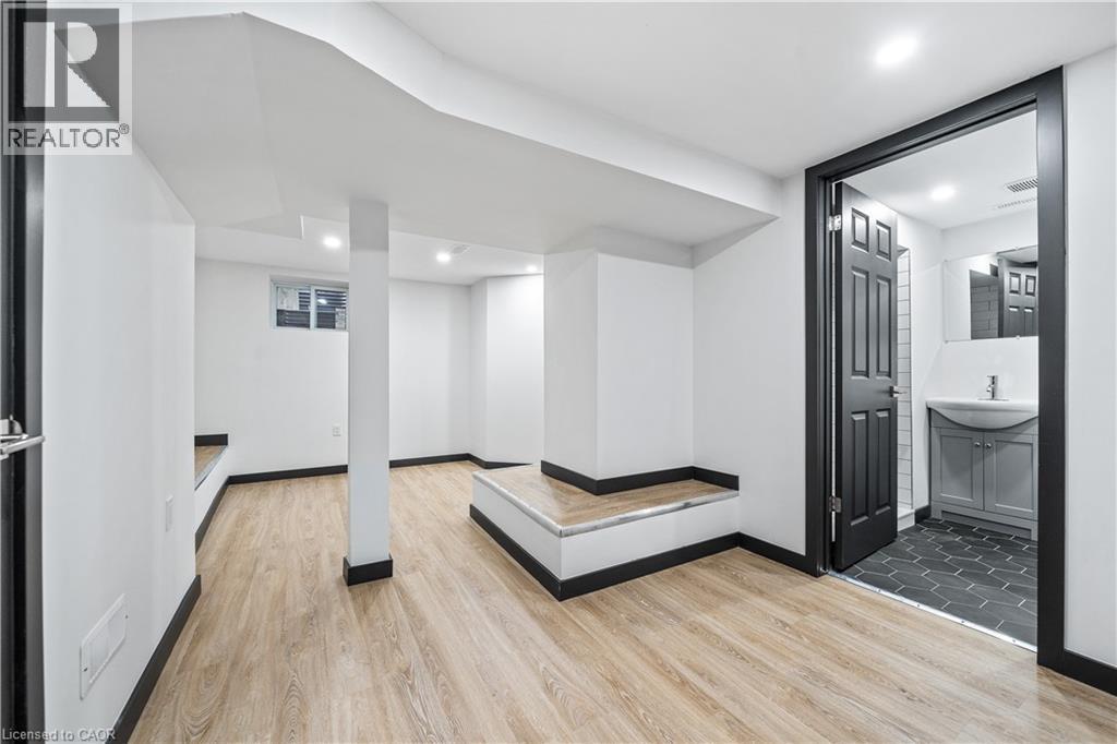 32 Britannia Avenue, Hamilton, ON - Indoor Photo Showing Other Room