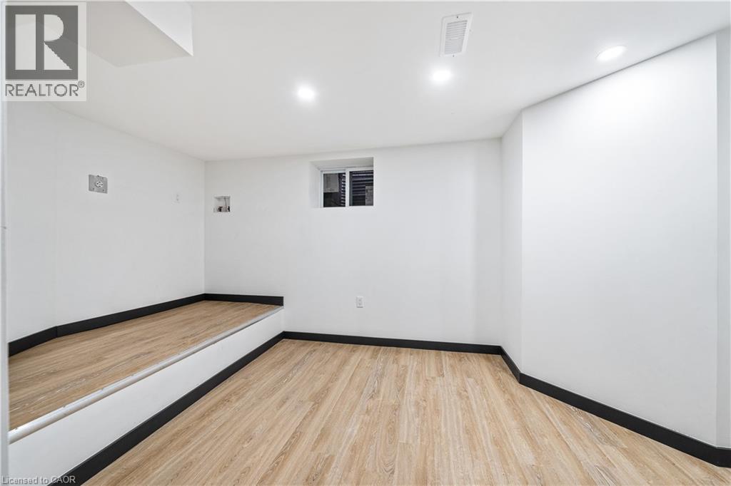 32 Britannia Avenue, Hamilton, ON - Indoor Photo Showing Other Room