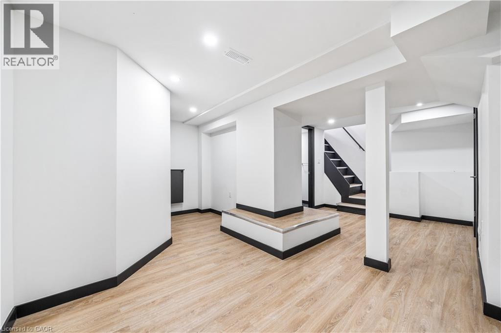 32 Britannia Avenue, Hamilton, ON - Indoor Photo Showing Other Room