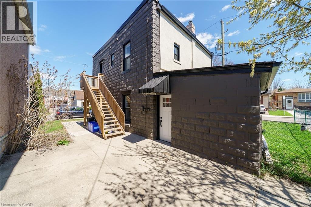 32 Britannia Avenue, Hamilton, ON - Outdoor