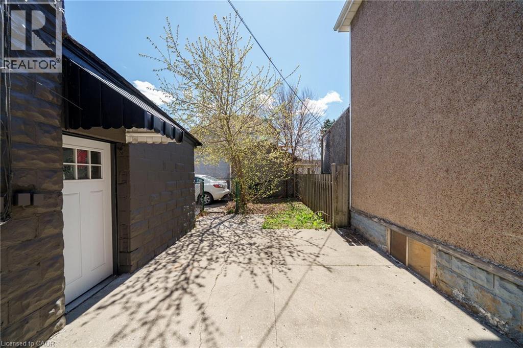 32 Britannia Avenue, Hamilton, ON - Outdoor