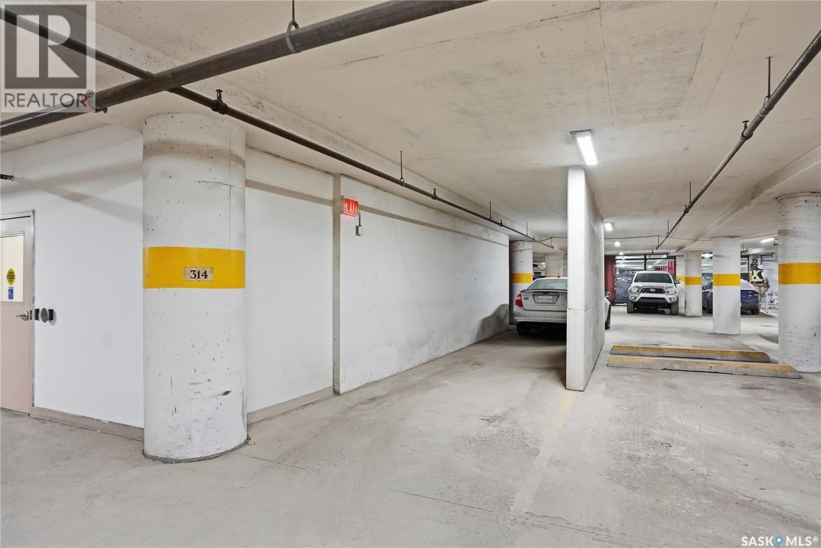 650 424 Spadina Crescent E, Saskatoon, SK - Indoor Photo Showing Garage