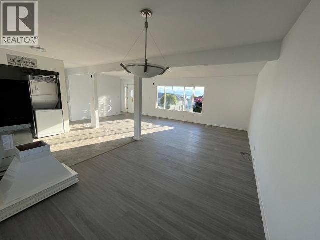 3952 Joyce Ave, Powell River, BC - Indoor