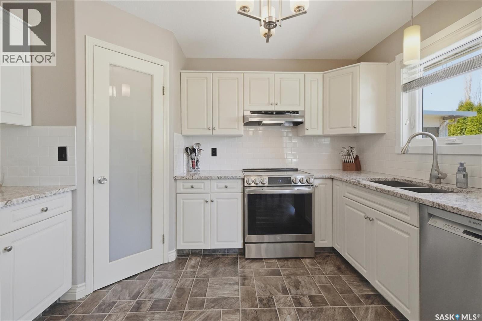 227 Brightwater Way, Saskatoon, SK - Indoor Photo Showing Kitchen With Double Sink