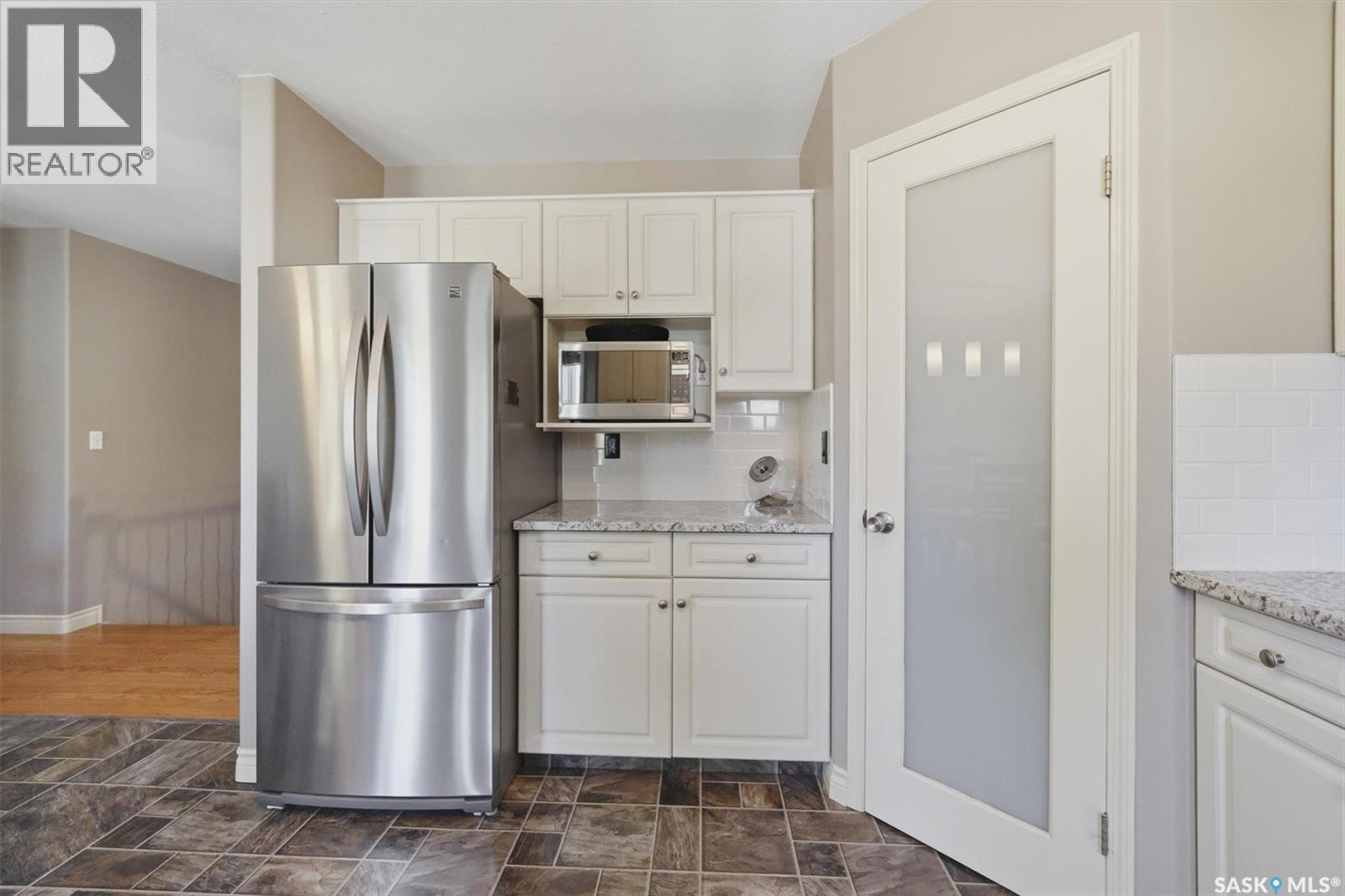 227 Brightwater Way, Saskatoon, SK - Indoor Photo Showing Kitchen