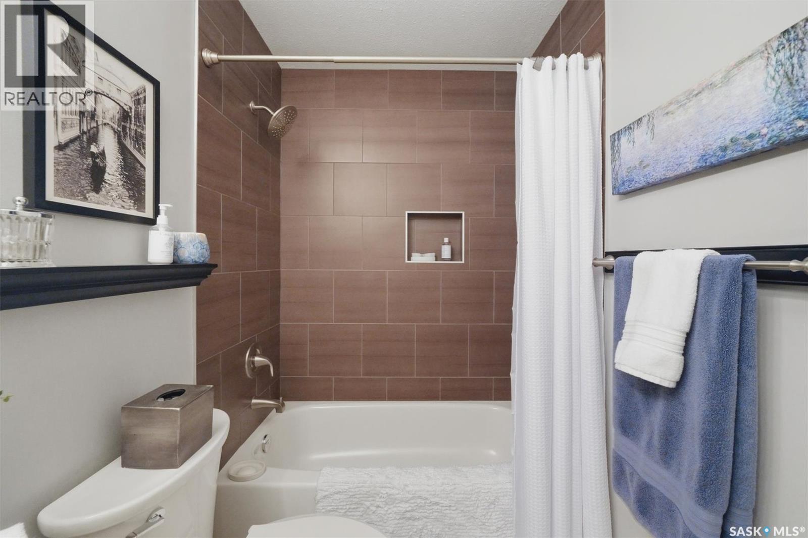 227 Brightwater Way, Saskatoon, SK - Indoor Photo Showing Bathroom