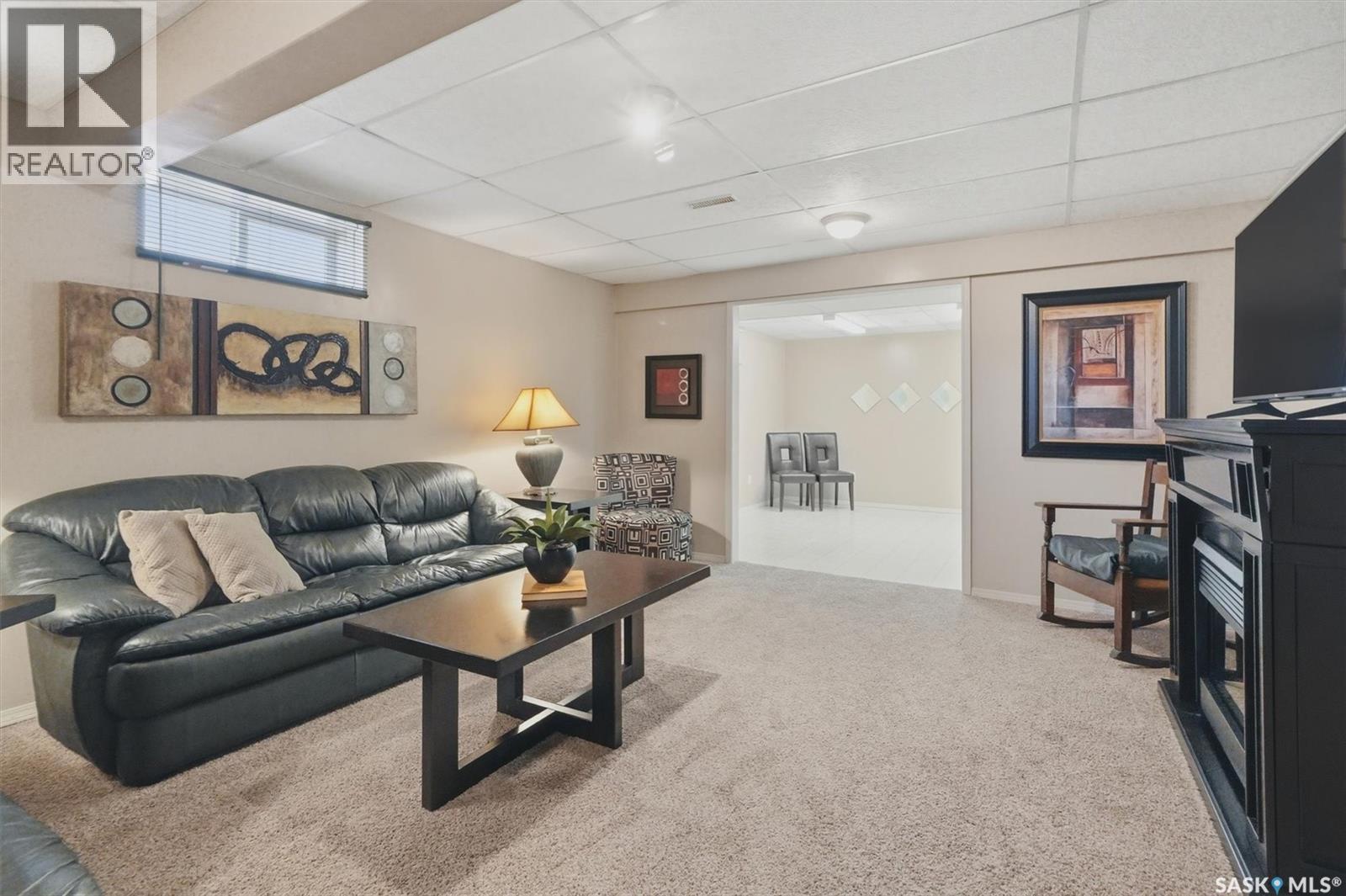227 Brightwater Way, Saskatoon, SK - Indoor Photo Showing Living Room