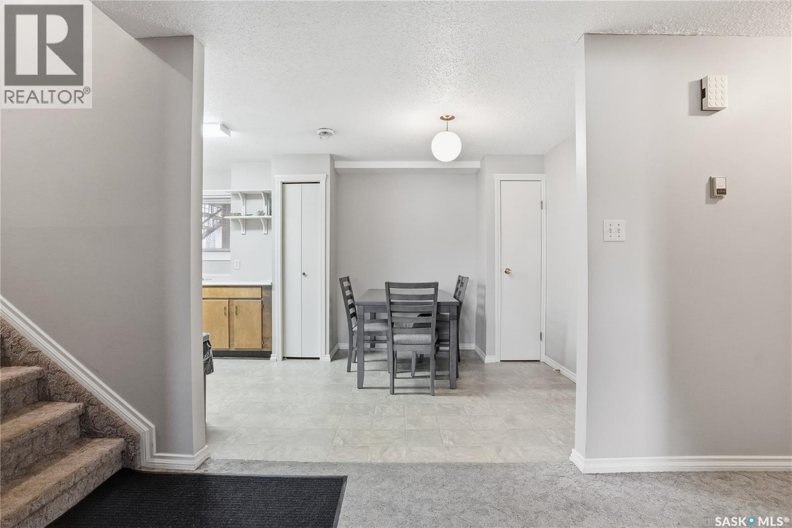 206 & 208 Coppermine Crescent, Saskatoon, SK - Indoor Photo Showing Other Room