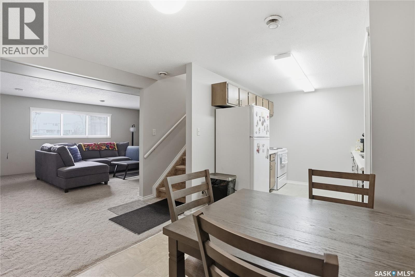 206 & 208 Coppermine Crescent, Saskatoon, SK - Indoor