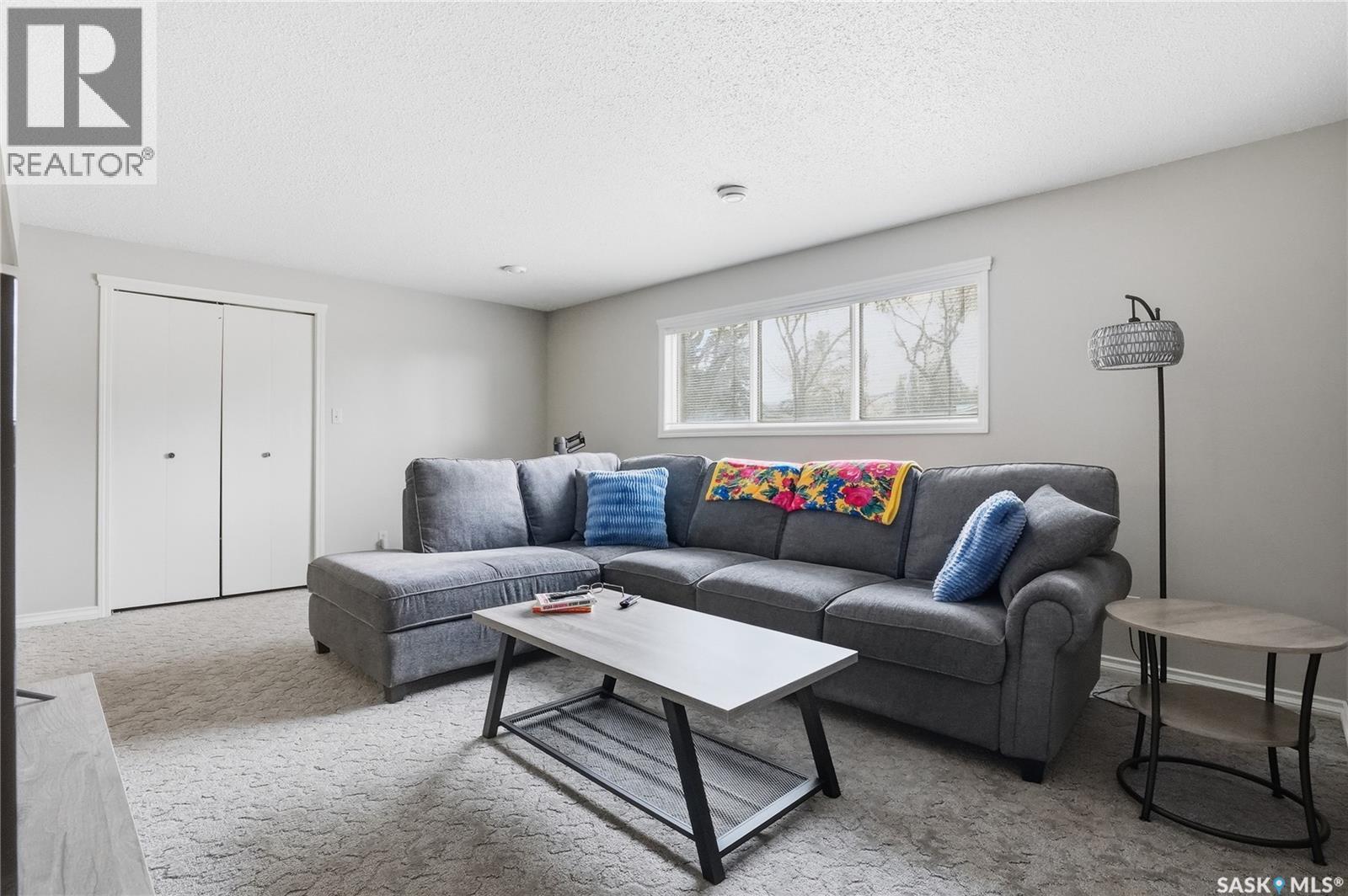 206 & 208 Coppermine Crescent, Saskatoon, SK - Indoor Photo Showing Living Room